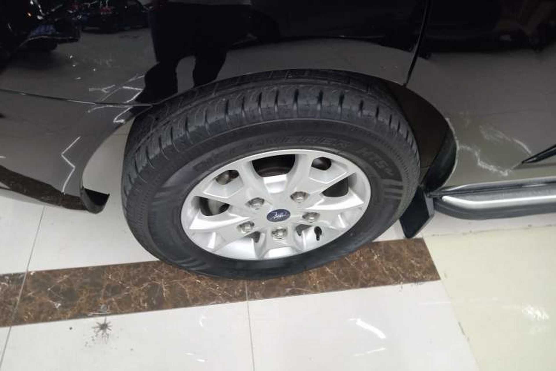 Used Ford Tourneo Custom 2020 2.0T Automatic Elite Edition China VI Standard Left Front Wheel Hub