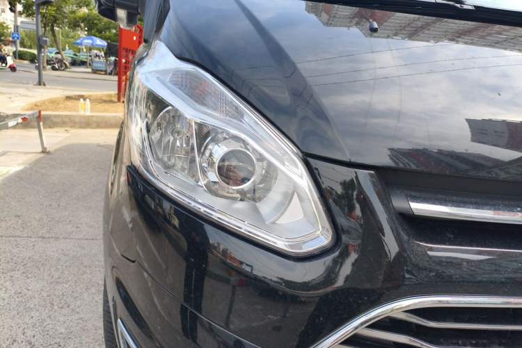 Used Ford Tourneo Custom 2020 Revised Version 2.0T Automatic – Elite Edition Right Front Headlight