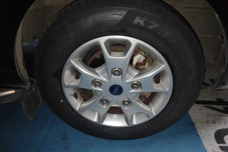 Used Ford Tourneo Custom 2020 2.0T Automatic Elite Edition China VI Standard Right Front Wheel Hub