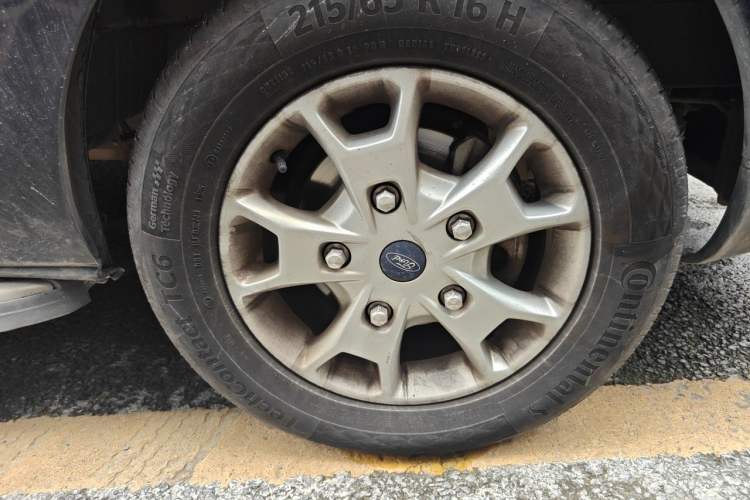 Used Ford Tourneo Custom 2020 2.0T Automatic Elite Edition China VI Standard Right Front Wheel Hub