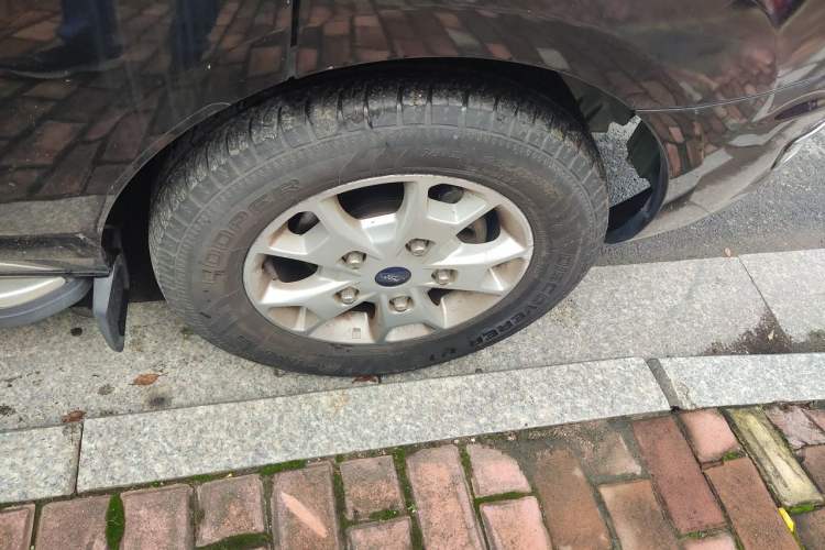 Used Ford Tourneo Custom 2020 2.0T Automatic Elite Edition China VI Standard Right Front Wheel Hub