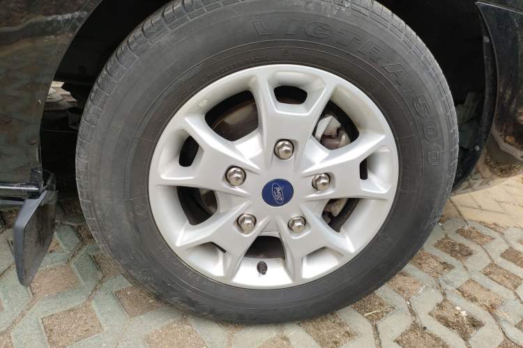 Used Ford Tourneo Custom 2020 2.0T Automatic Elite Version China VI Standard Right Front Wheel Hub