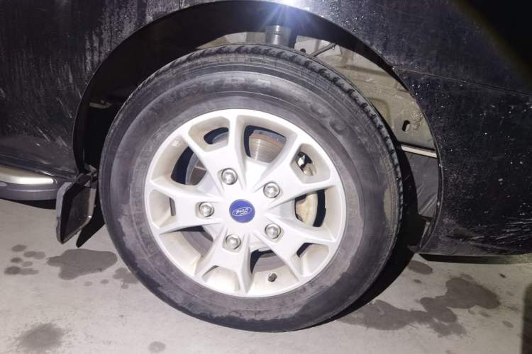 Used Ford Tourneo Custom 2020 2.0T Automatic Elite Edition China VI Standard Right Front Wheel Hub