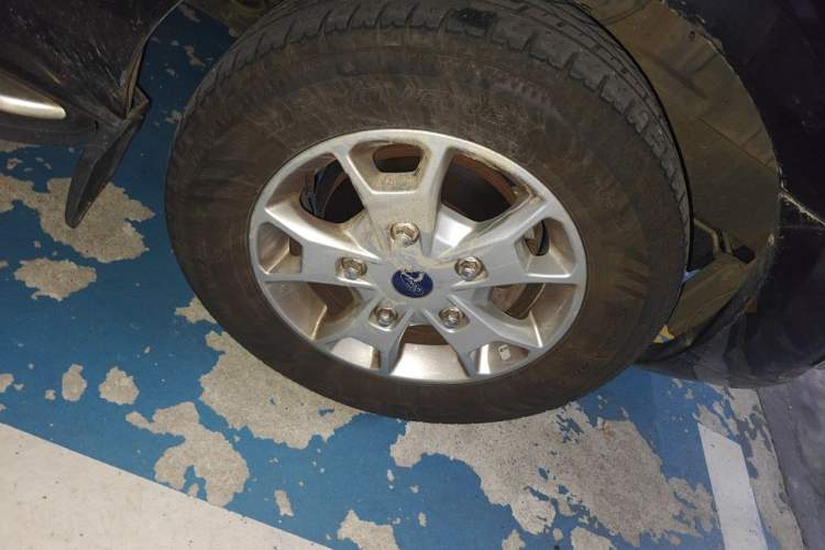 Used Ford Tourneo Custom 2020 2.0T Automatic Elite Edition China VI Standard Right Front Wheel Hub