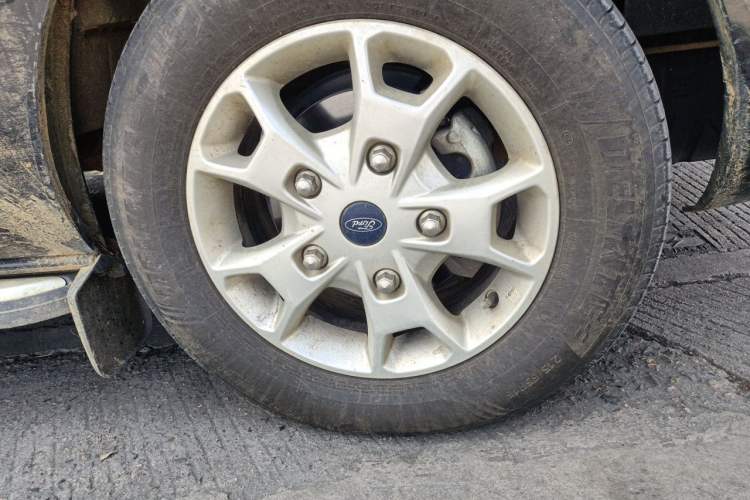 Used Ford Tourneo Custom 2020 2.0T Automatic Elite Edition China VI Standard Right Front Wheel Hub