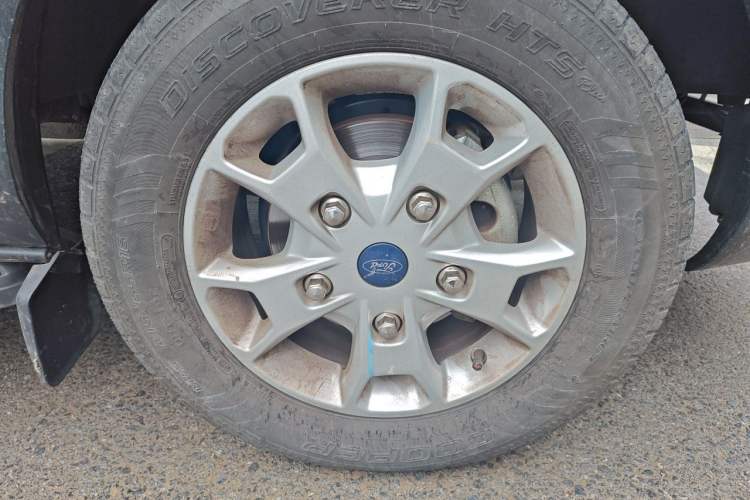 Used Ford Tourneo Custom 2020 Revised Version 2.0T Automatic Elite Edition Right Front Wheel Hub