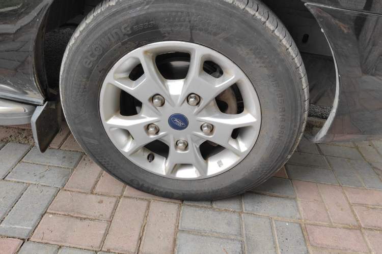 Used Ford Tourneo Custom 2020 2.0T Automatic Elite Edition China VI Standard Right Front Wheel Hub