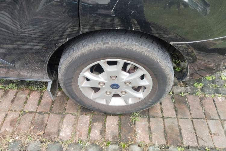 Used Ford Tourneo Custom 2020 2.0T Automatic Flagship Version China VI Standard Right Front Wheel Hub