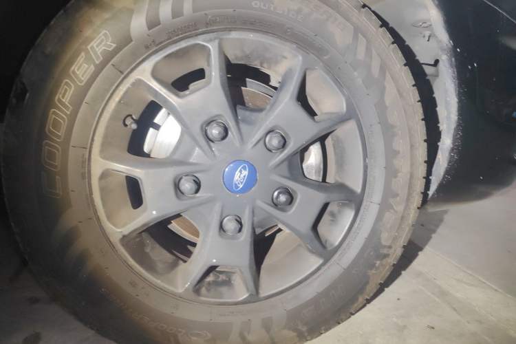 Used Ford Tourneo Custom 2020 2.0T Automatic Elite Edition China VI Standard Right Front Wheel Hub