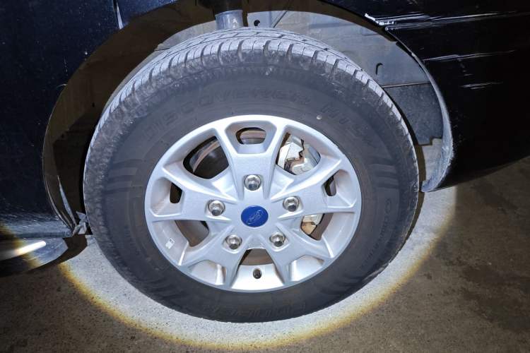 Used Ford Tourneo Custom 2020 2.0T Automatic Elite Edition China VI Standard Right Front Wheel Hub