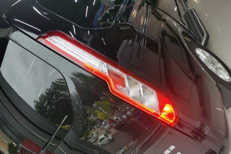 Used Ford Tourneo Custom 2020 2.0T Automatic Elite Edition China VI Standard Right Rear Taillight