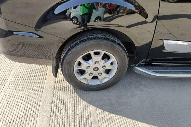 Used Ford Tourneo Custom 2020 2.0T Automatic Elite Edition China VI Standard Right Rear Wheel Hub