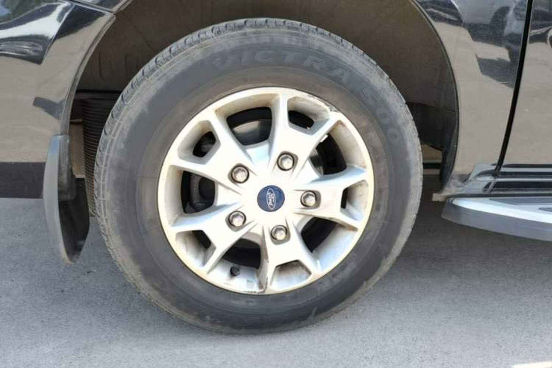 Used Ford Tourneo Custom 2020 2.0T Automatic Elite Edition China VI Standard Right Rear Wheel Hub