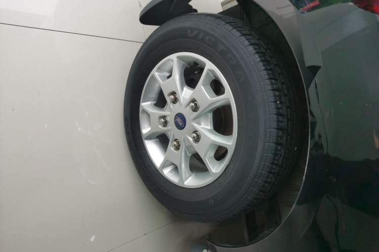 Used Ford Tourneo Custom 2020 2.0T Automatic Elite Edition China VI Standard Right Rear Wheel Hub