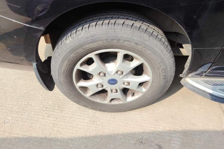 Used Ford Tourneo Custom 2020 2.0T Automatic Elite Edition China VI Standard Right Rear Wheel Hub