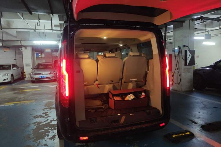 Used Ford Tourneo Custom 2020 2.0T Automatic Elite Edition China VI Standard Trunk