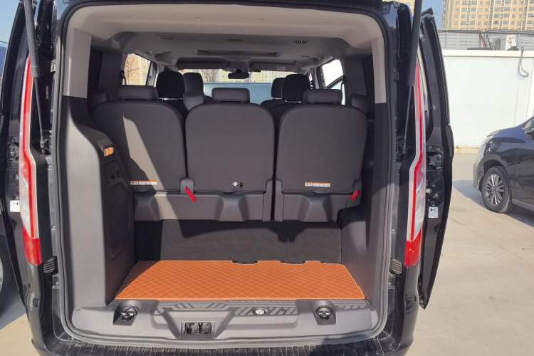 Used Ford Tourneo Custom 2020 2.0T Automatic Elite Edition China VI Standard Trunk