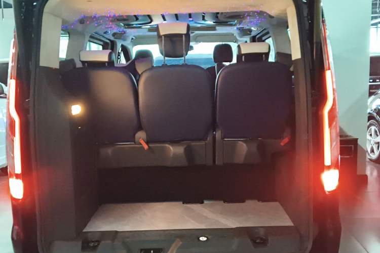 Used Ford Tourneo Custom 2020 2.0T Automatic Elite Edition China VI Standard Trunk