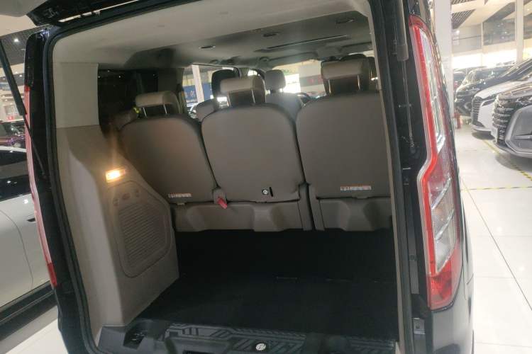 Used Ford Tourneo Custom 2020 2.0T Automatic Elite Edition China VI Standard Trunk