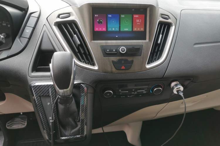 Used Ford Tourneo Custom 2020 2.0T Automatic Elite Edition China VI Standard Audio And AC Panel