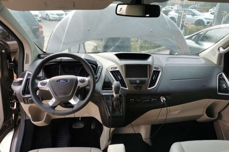 Used Ford Tourneo Custom 2020 2.0T Automatic Elite Edition China VI Standard Center Console