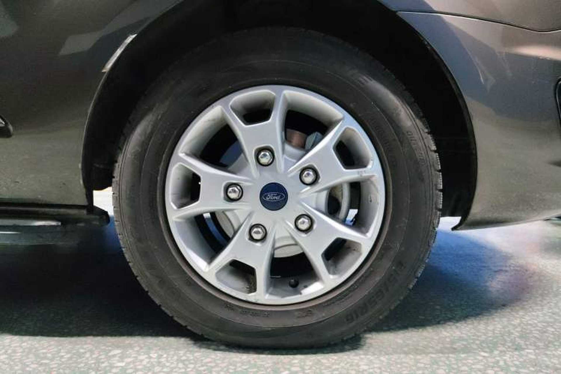 Used Ford Tourneo Custom 2020 Revised Version 2.0T Automatic Elite Edition Right Front Wheel Hub
