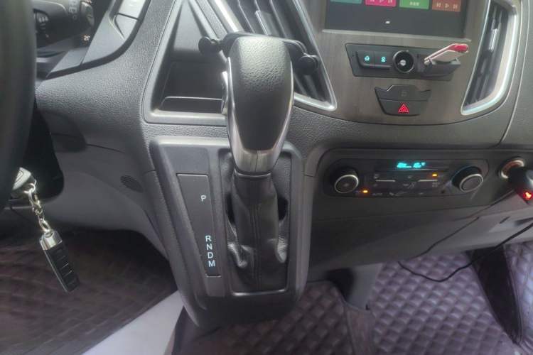 Used Ford Tourneo Custom 2020 2.0T Automatic Elite Edition China VI Standard Gear Lever