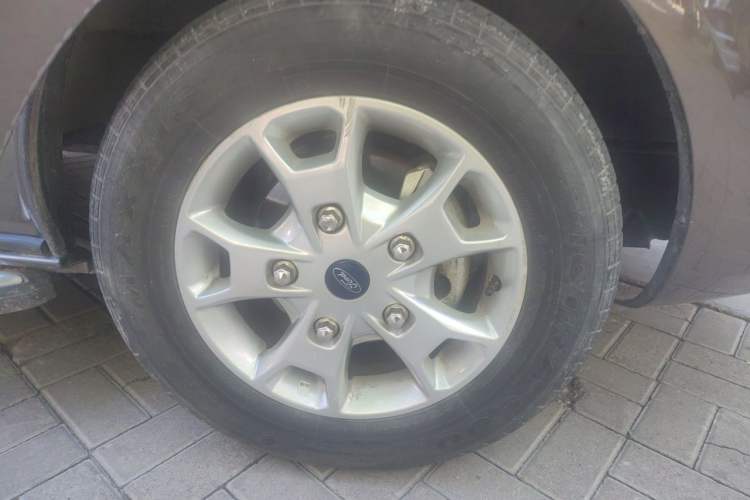 Used Ford Tourneo Custom 2020 2.0T Automatic Elite Edition China VI Standard Right Front Wheel Hub