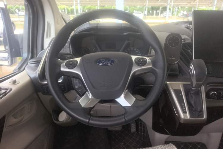 Used Ford Tourneo Custom 2020 2.0T Automatic Elite Edition China VI Standard Steering Wheel