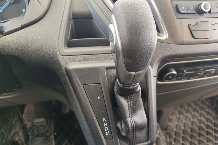 Used Ford Tourneo Custom 2020 Revised Version 2.0T Automatic – Elite Edition Gear Lever