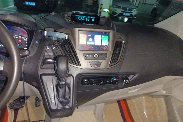 Used Ford Tourneo Custom 2020 2.0T Automatic Elite Edition China VI Standard Audio And AC Panel