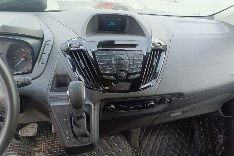 Used Ford Tourneo Custom 2020 Revised Version 2.0T Automatic Elite Edition Audio And AC Panel