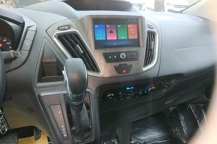 Used Ford Tourneo Custom 2020 2.0T Automatic Elite Edition China VI Standard Audio And AC Panel