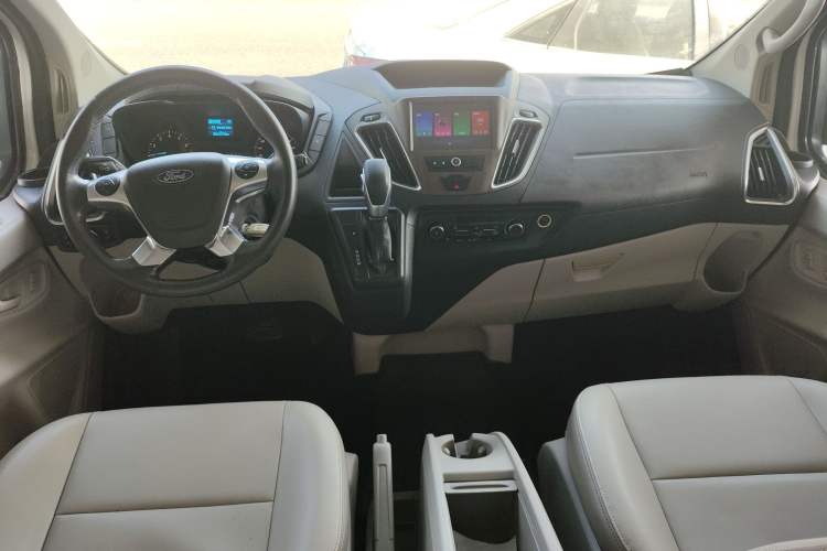 Used Ford Tourneo Custom 2020 2.0T Automatic Elite Edition China VI Standard Center Console