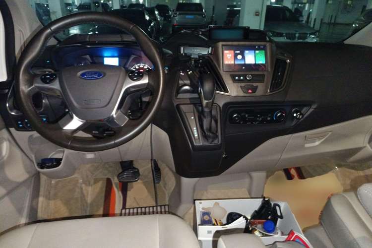 Used Ford Tourneo Custom 2020 2.0T Automatic Elite Edition China VI Standard Center Console