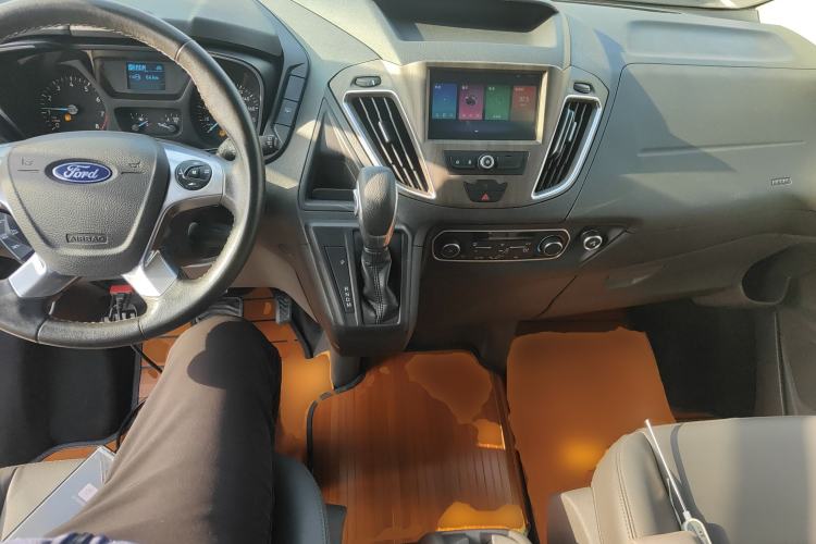 Used Ford Tourneo Custom 2020 2.0T Automatic Elite Version China VI Standard Center Console