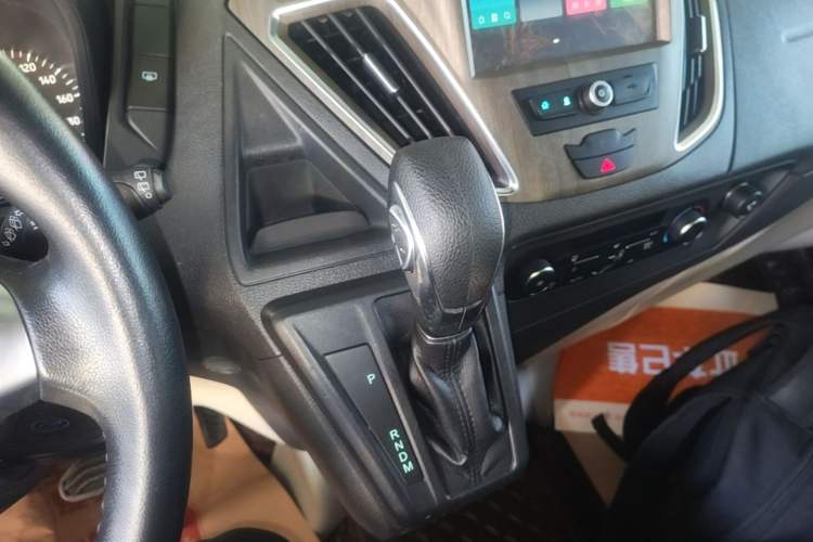 Used Ford Tourneo Custom 2020 2.0T Automatic Elite Edition China VI Standard Gear Lever