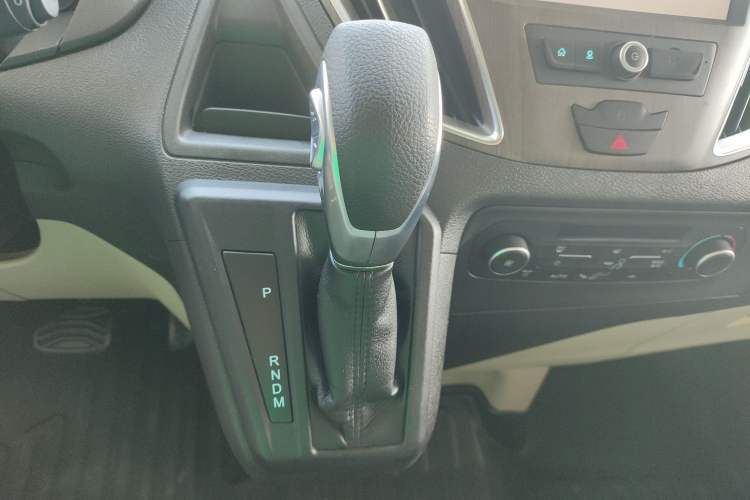 Used Ford Tourneo Custom 2020 2.0T Automatic Elite Edition China VI Standard Gear Lever
