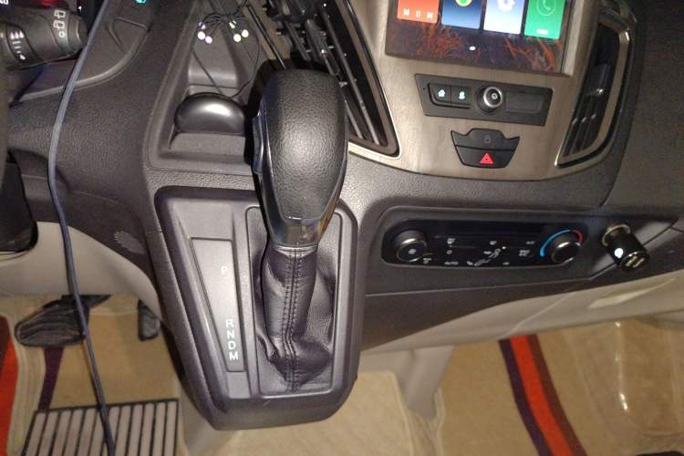 Used Ford Tourneo Custom 2020 2.0T Automatic Elite Edition China VI Standard Gear Lever