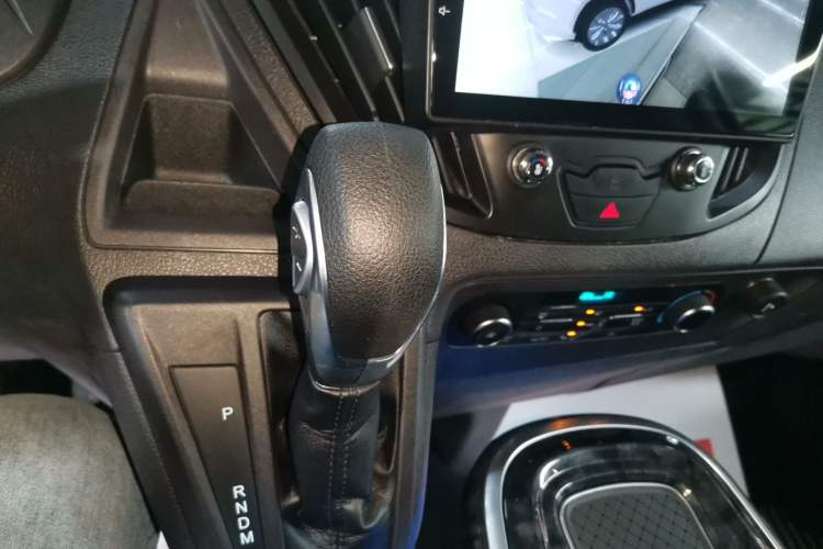 Used Ford Tourneo Custom 2020 2.0T Automatic Elite Edition China VI Standard Gear Lever