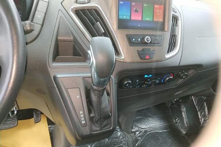 Used Ford Tourneo Custom 2020 2.0T Automatic Elite Edition China VI Standard Gear Lever