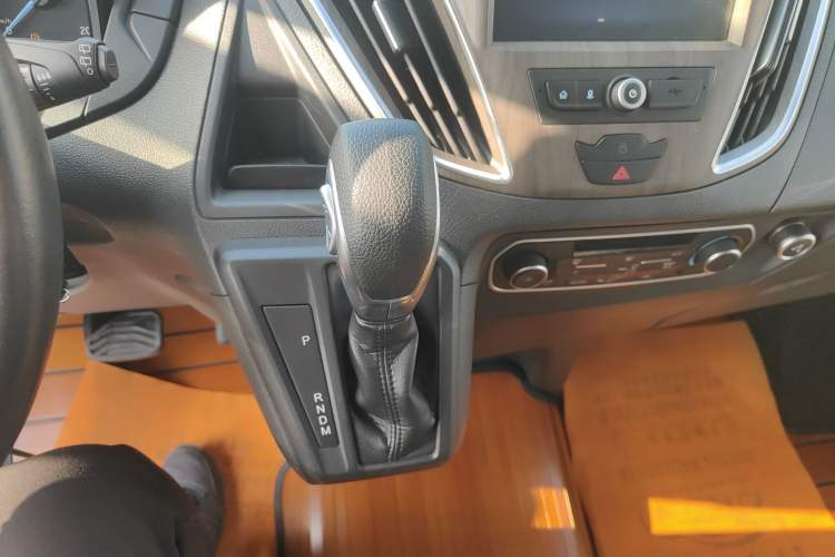 Used Ford Tourneo Custom 2020 2.0T Automatic Elite Version China VI Standard Gear Lever