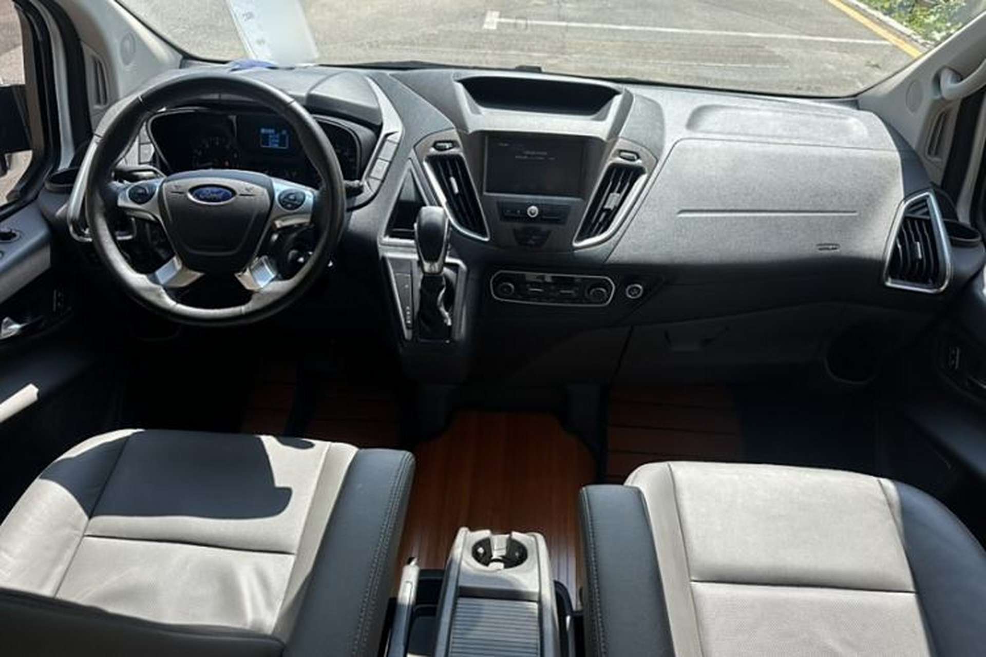 Used Ford Tourneo Custom 2020 2.0T Automatic Elite Version China VI Standard Interior 1