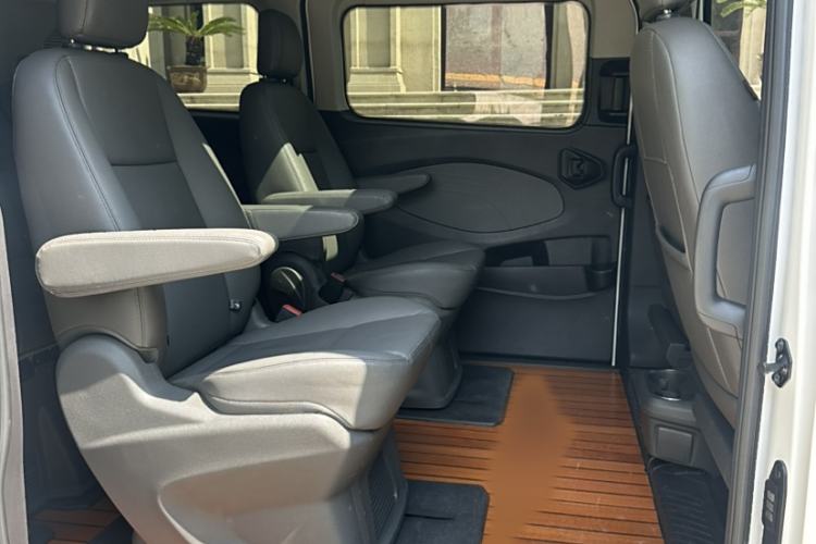Used Ford Tourneo Custom 2020 2.0T Automatic Elite Version China VI Standard Interior 3