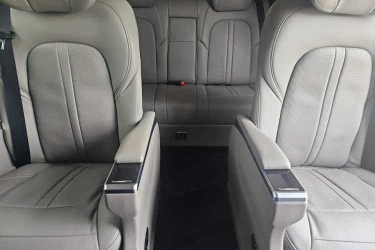 Used Ford Tourneo Custom 2020 Revised Version 2.0T Automatic Elite Edition Interior 4
