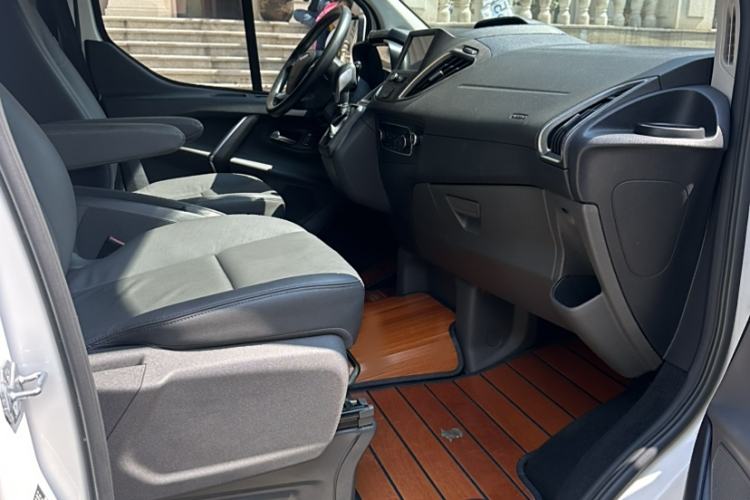 Used Ford Tourneo Custom 2020 2.0T Automatic Elite Version China VI Standard Interior 4