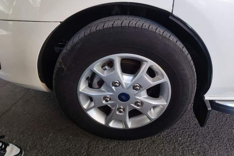Used Ford Tourneo Custom 2020 2.0T Automatic Elite Edition China VI Standard Left Front Wheel Hub