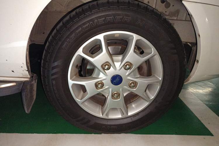 Used Ford Tourneo Custom 2020 2.0T Automatic Elite Edition China VI Standard Right Front Wheel Hub