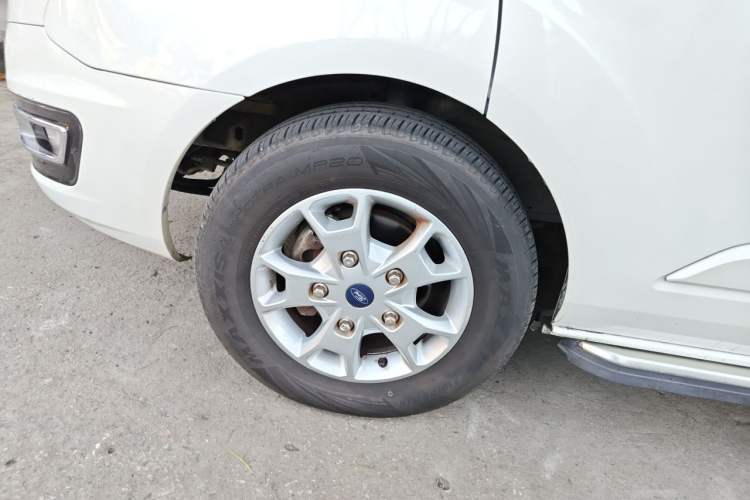 Used Ford Tourneo Custom 2020 Revised Version 2.0T Automatic Elite Edition Right Front Wheel Hub