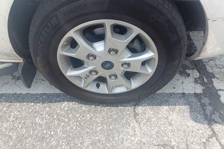 Used Ford Tourneo Custom 2020 Revised Version 2.0T Automatic Elite Edition Right Front Wheel Hub